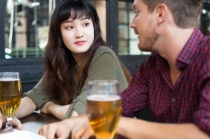 Estudo contesta teoria de que beber de forma moderada pode trazer benefícios à saúde