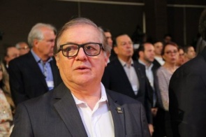 Bolsonaro demite Vélez do Ministério da Educação