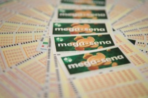 Mega-Sena pode pagar prêmio de R$ 52 milhões nesta quarta-feira
