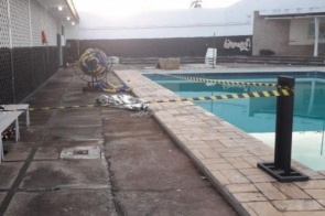 Jovem morre afogado em piscina de clube