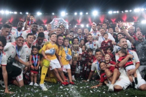 Flamengo volta a vencer o Vasco e fica com o título carioca