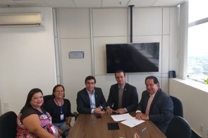 Prefeito Marcos Pacco visita gabinete do deputado Beto Pereira em Brasília