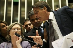 Justiça determina que Bolsonaro indenize Maria do Rosário em 15 dias