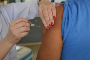 Campanha de vacinação contra gripe será prorrogada, diz ministro