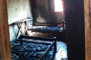 Mulher tem casa incendiada pelo ex-marido após separação