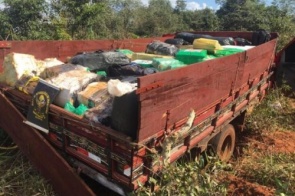 Traficantes abandonam caminhonete com quase 4 toneladas de maconha