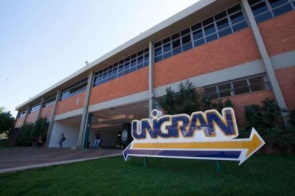 Unigran decreta luto a acadêmicos do 9° semestre de Direito após morte de universitárias em acidente