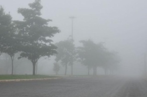 Neblina toma conta das ruas de Itaporã em manhã de 14ºC