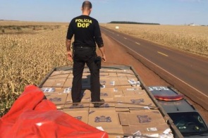 Polícia apreende caminhão carregado com vinte mil pacotes de cigarros