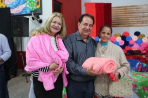 Prefeitura de Itaporã entrega cobertores para famílias de baixa renda