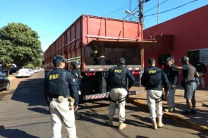 Homem é preso transportando droga em carreta carregada com soja