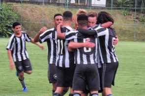 De virada, Botafogo vence clássico com o Fla no Sub-17 pela Taça Rio