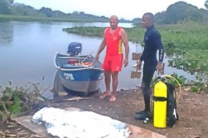 Corpo de homem que caiu de barco enquanto pescava é encontrado