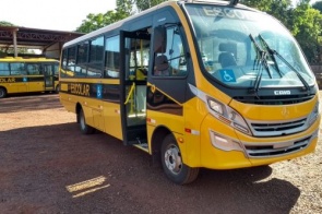 Geraldo Resende entrega dois ônibus e vistoria obras da sede dos autistas em Dourados
