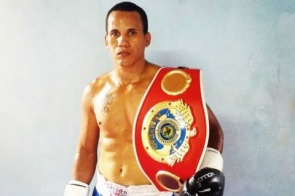 ‘Punhos de Aço’ mantém título brasileiro no boxe