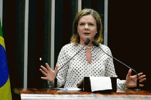Gleisi Hoffman é reeleita presidente nacional do PT
