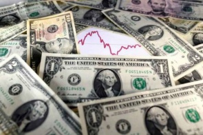 Após fala de Guedes, dólar dispara para R$ 4,24 e atinge novo recorde