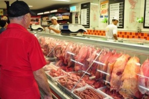 Carne estava muito barata e patamar não voltará ao que era, diz ministra