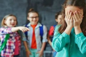 Três em cada dez alunos dizem sofrer bullying no colégio