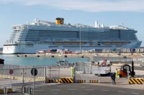 Cruzeiro com 7 mil pessoas a bordo é bloqueado em porto da Itália por suspeita de coronavírus