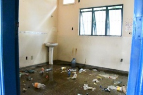 CRACOLÂNDIAS: Prédios abandonados se tornam "casas" para usuários de drogas