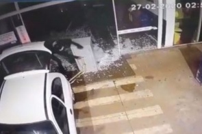 Ladrões invadem supermercado e roubam cofre em Dourados; vídeo