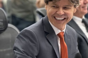  Política 