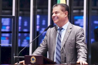  Política 