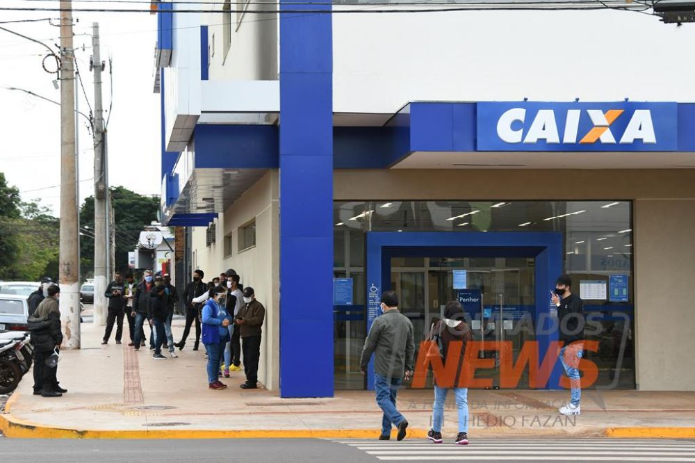 Populares na agência centro da Caixa em Dourados - Crédito: Hedio Fazan/Dourados News