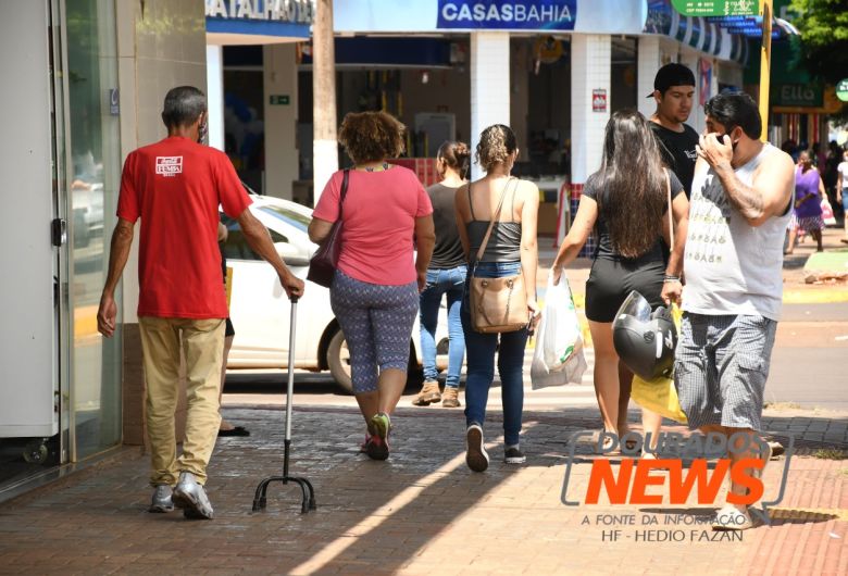 Lojas abrem entre 8h e 17h nesta sexta-feira em Dourados - Crédito: Hedio Fazan/Dourados News