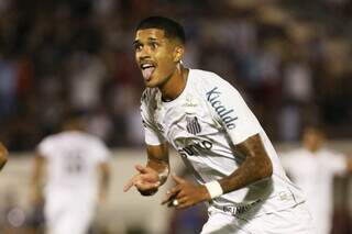 Lucas Barbosa, do Santos, comemora um dos gols que garantiu a classificação do Peixe (Foto: Divulgação)