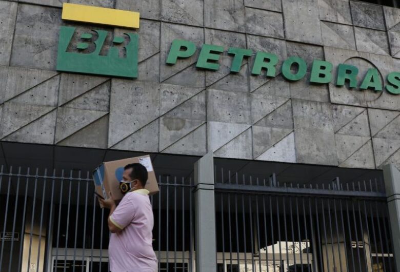 Petrobras teve lucro recorde de R$ 106 bilhões em 2021 - Crédito: Fernando Frazão/Agência Brasil