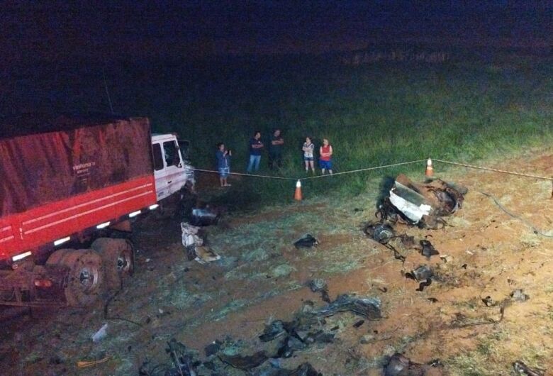 Acidente que matou duas pessoas na rodovia MS-270 - Crédito: Osvaldo Duarte / Dourados News