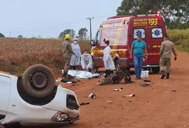 Local do acidente que matou motociclista e deixou carro tombado - Crédito: Divulgação