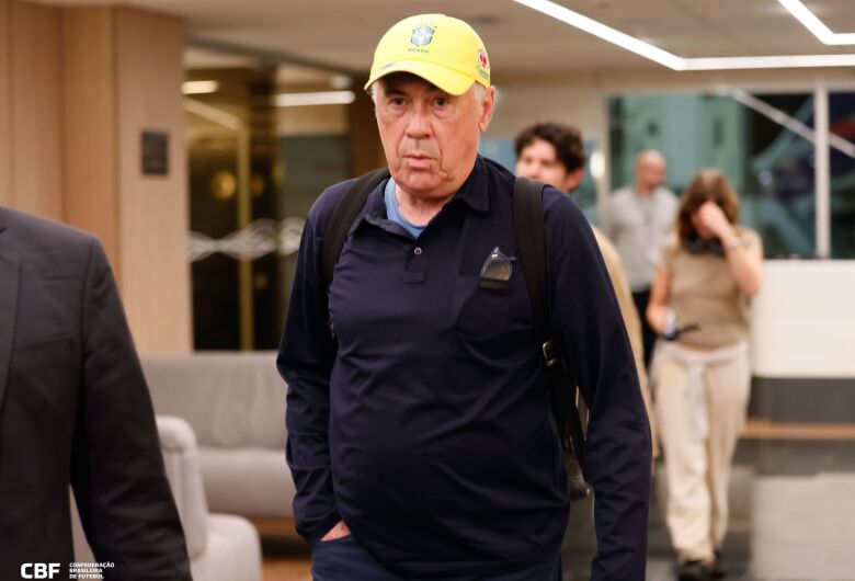 Novo treinador da Seleção Brasileira, Carlo Ancelotti desembarcou no Brasil na noite de domingo - Crédito: Rafael Ribeiro/CBF