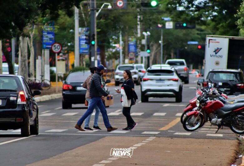 Nesta segunda-feira (9), o céu permanece com muitas nuvens e há possibilidade de chuvas isoladas - Crédito: Clara Medeiros/Dourados News