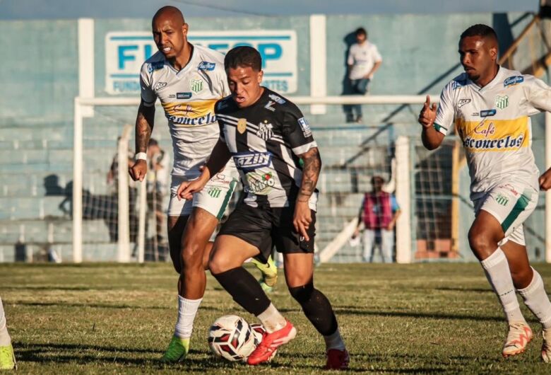 Galo não conseguiu manter a vantagem que tinha e o empate em casa segura o time na sétima posição - Crédito: (Rodrigo Moreira/FFMS)