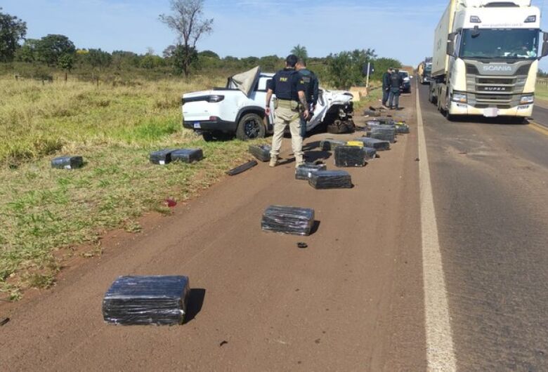 Os policiais fiscalizavam na BR-060, quando avistaram o condutor de uma GM Montana realizando ultrapassagem em local proibido - Crédito: Divulgação