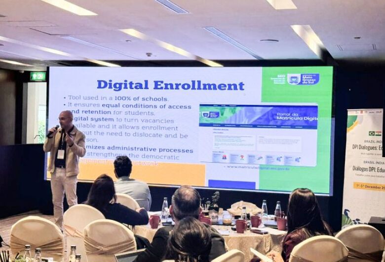 Secretário Hélio Daher apresenta avanços em tecnologia e uso de dados na Educação durante encontro