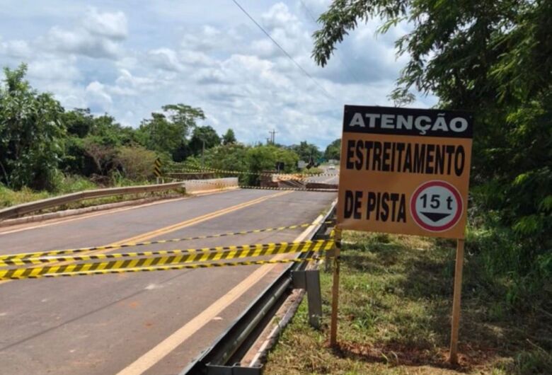 Placa indicava riscos na ponte - Crédito: Reprodução / Governo do Estado