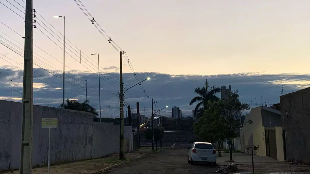 Início do dia visto do Vivendas do Bosque, na Capital (Foto: Gabriel Neris)