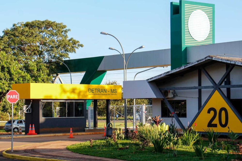 Fachada da sede do Detran-MS, na saída para Rochedo, em Campo Grande (Foto: Juliano Almeida)