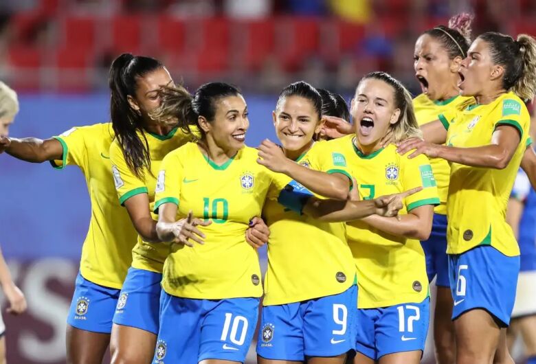 Jogadoras pioneiras do futebol feminino serão premiadas - Crédito: THAIS MAGALHÃES/CBF