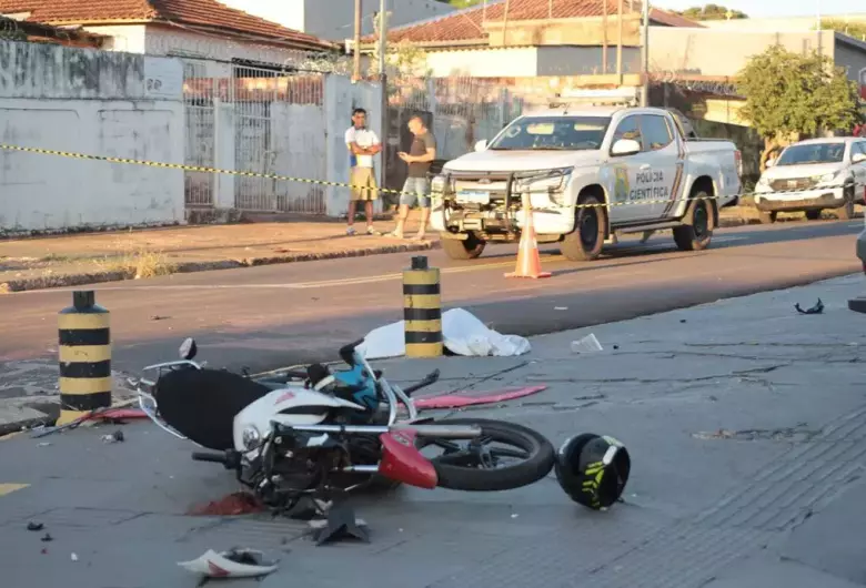 Acidente matou motociclista no cruzamento - Crédito: (Paulo Francis)