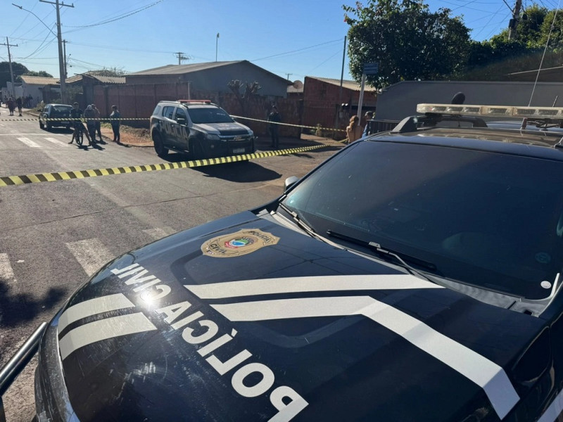 Polícia Civil e Militar no local onde homem foi morto (Foto: Jornal da Nova)