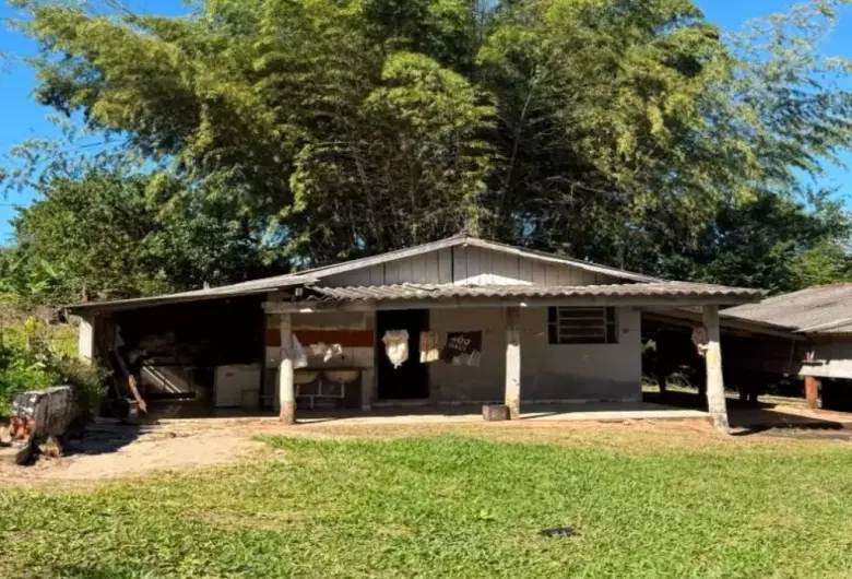 Residência onde idoso foi assassinado a tiros de pistola, em Sete Quedas - Crédito: (Polícia Civil)
