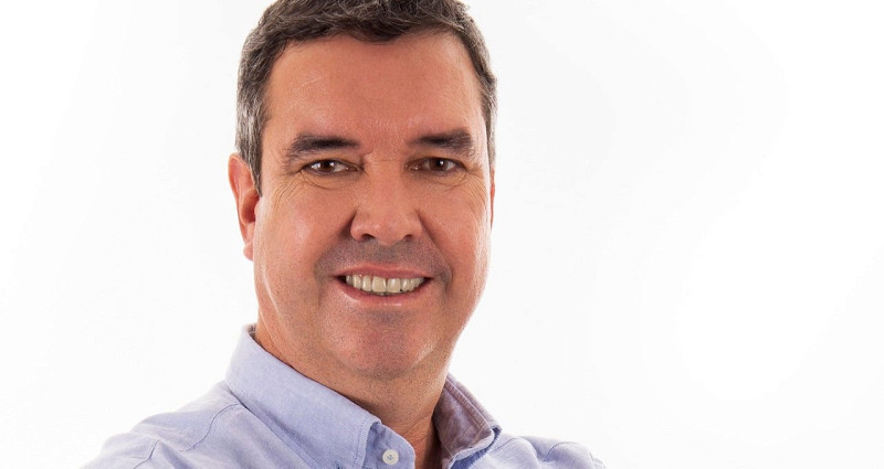 Riedel é reeleito governador