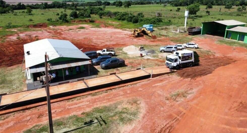 Aterro sanitário municipal de Ivinhema, cedido pelo Município à empresa privada (Foto: Ivinoticias)